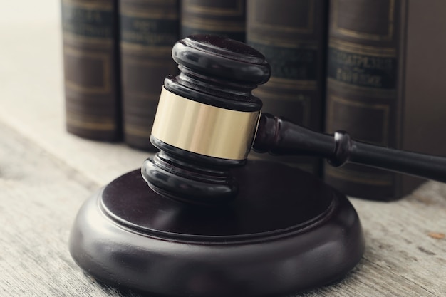被判无期徒刑最少服刑多少年